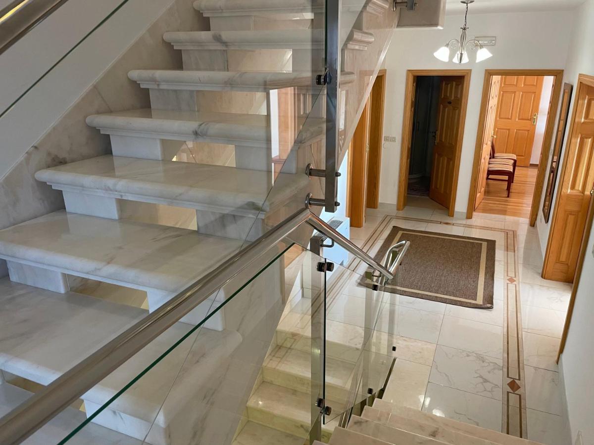 Luxury Seaside Villa With A Classic Mediterranean Olive Garden, A Fully Equipped Professional Kitchen, Pool, Sauna, Padle Boards And Canoe - Miolin Beach House Trogir Extérieur photo
