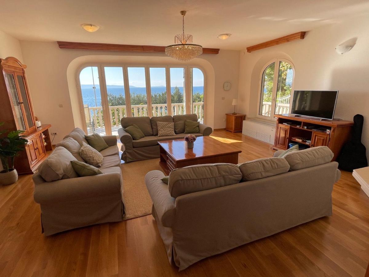 Luxury Seaside Villa With A Classic Mediterranean Olive Garden, A Fully Equipped Professional Kitchen, Pool, Sauna, Padle Boards And Canoe - Miolin Beach House Trogir Extérieur photo