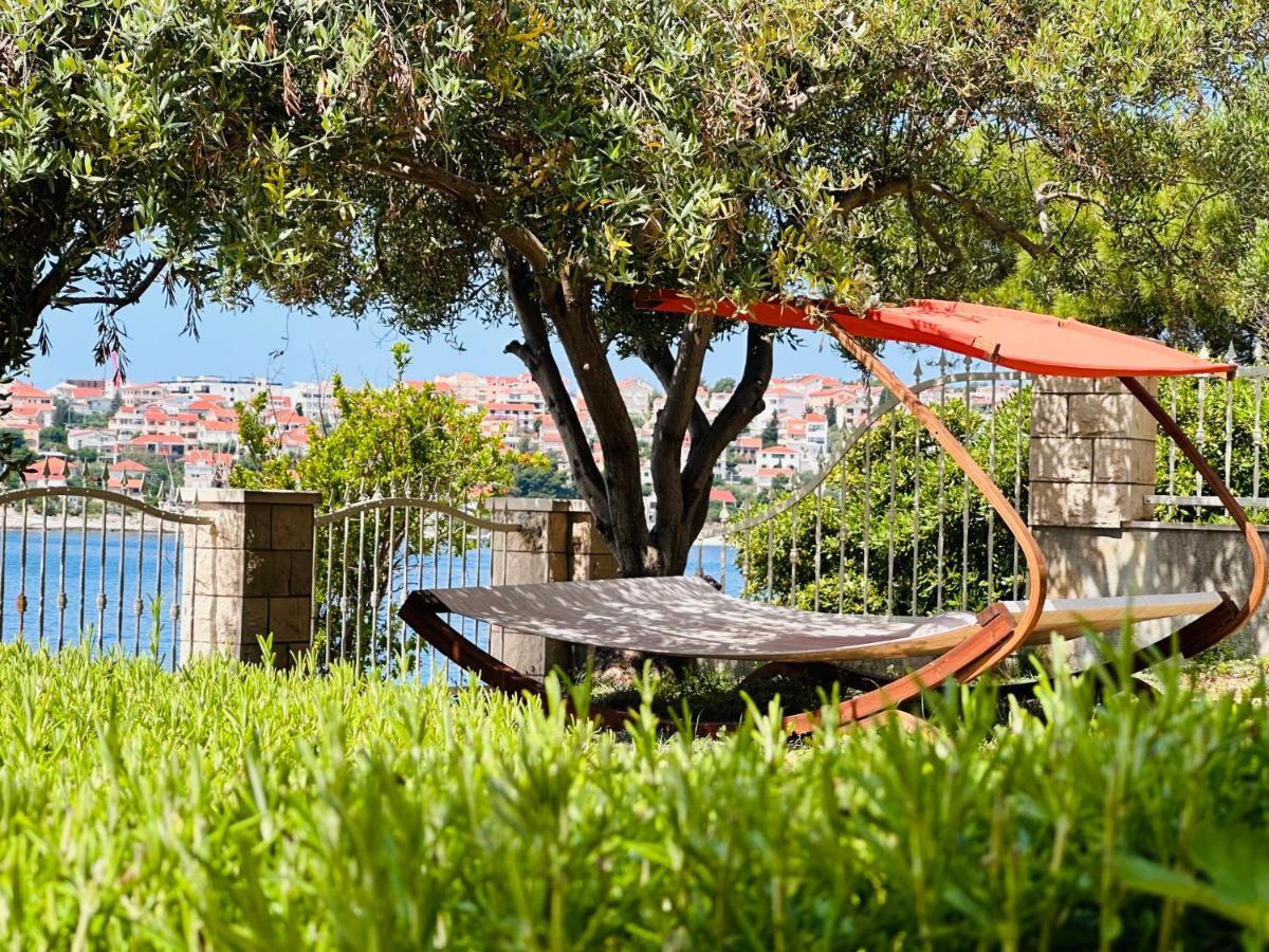 Luxury Seaside Villa With A Classic Mediterranean Olive Garden, A Fully Equipped Professional Kitchen, Pool, Sauna, Padle Boards And Canoe - Miolin Beach House Trogir Extérieur photo