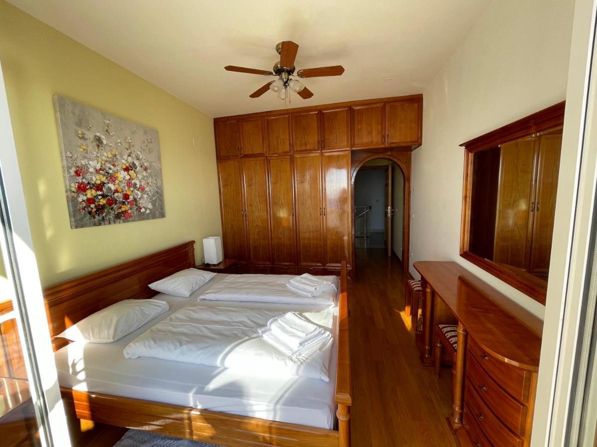 Luxury Seaside Villa With A Classic Mediterranean Olive Garden, A Fully Equipped Professional Kitchen, Pool, Sauna, Padle Boards And Canoe - Miolin Beach House Trogir Extérieur photo