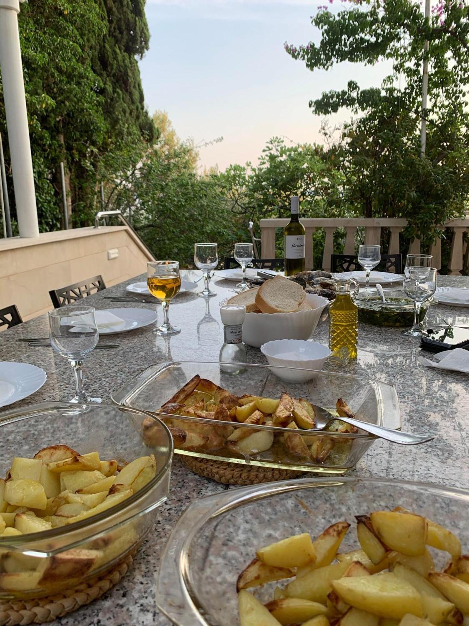 Luxury Seaside Villa With A Classic Mediterranean Olive Garden, A Fully Equipped Professional Kitchen, Pool, Sauna, Padle Boards And Canoe - Miolin Beach House Trogir Extérieur photo