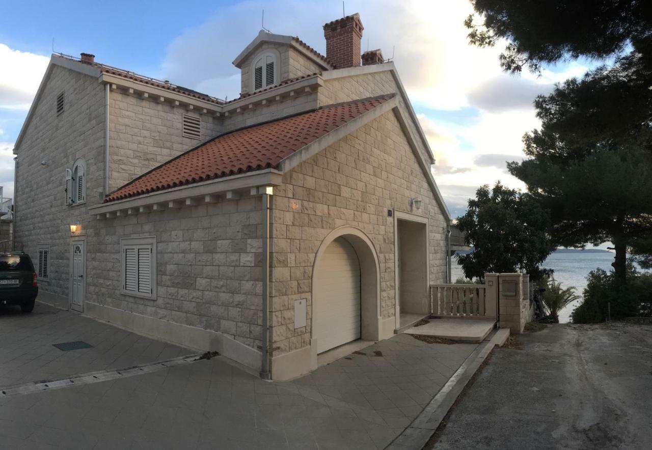 Luxury Seaside Villa With A Classic Mediterranean Olive Garden, A Fully Equipped Professional Kitchen, Pool, Sauna, Padle Boards And Canoe - Miolin Beach House Trogir Extérieur photo