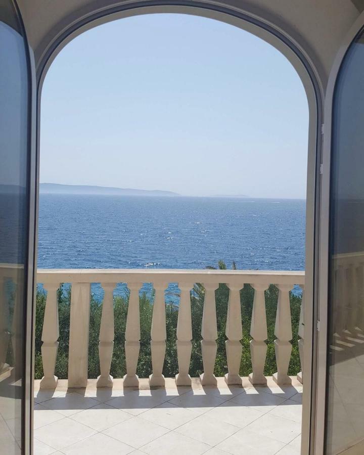 Luxury Seaside Villa With A Classic Mediterranean Olive Garden, A Fully Equipped Professional Kitchen, Pool, Sauna, Padle Boards And Canoe - Miolin Beach House Trogir Extérieur photo
