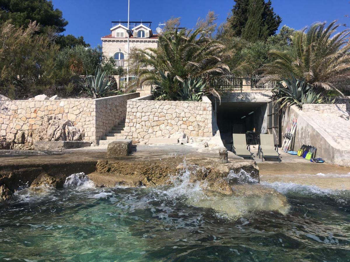 Luxury Seaside Villa With A Classic Mediterranean Olive Garden, A Fully Equipped Professional Kitchen, Pool, Sauna, Padle Boards And Canoe - Miolin Beach House Trogir Extérieur photo