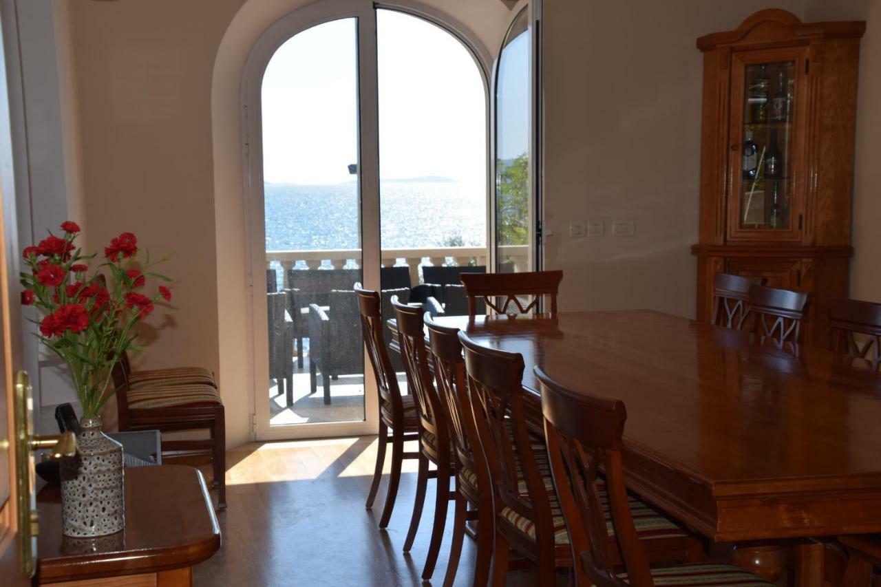 Luxury Seaside Villa With A Classic Mediterranean Olive Garden, A Fully Equipped Professional Kitchen, Pool, Sauna, Padle Boards And Canoe - Miolin Beach House Trogir Extérieur photo